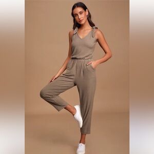 Lulu’s sleeveless shoulder tie jumpsuit